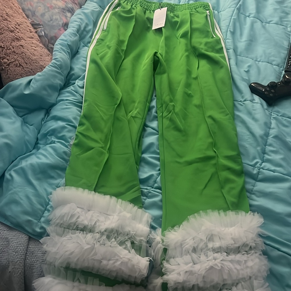 AKIRA Bright Green Wide-Leg Fuzzy Hem Pants - Picture 4 of 5